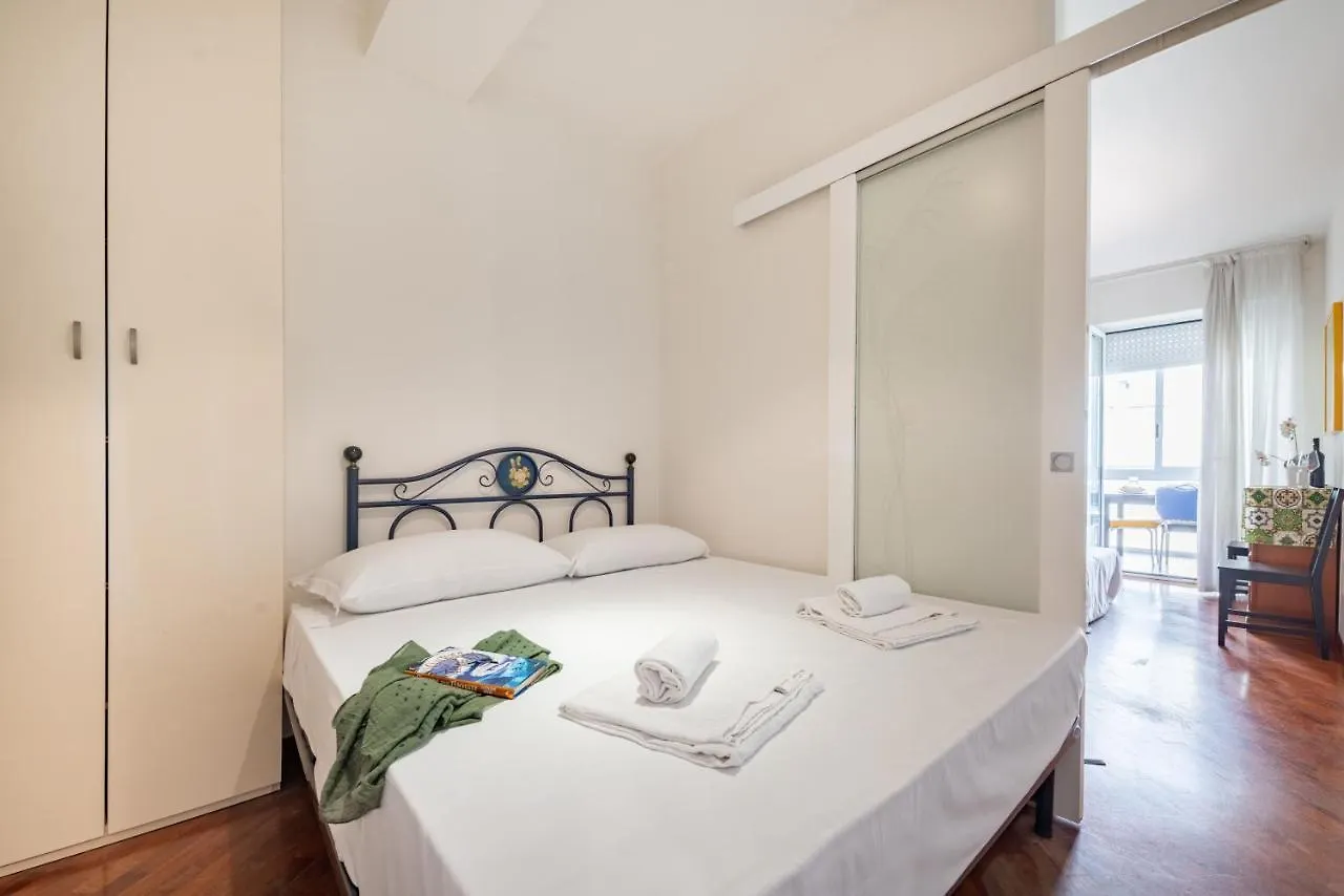 Central & Comfy Apartment With Veranda Bari