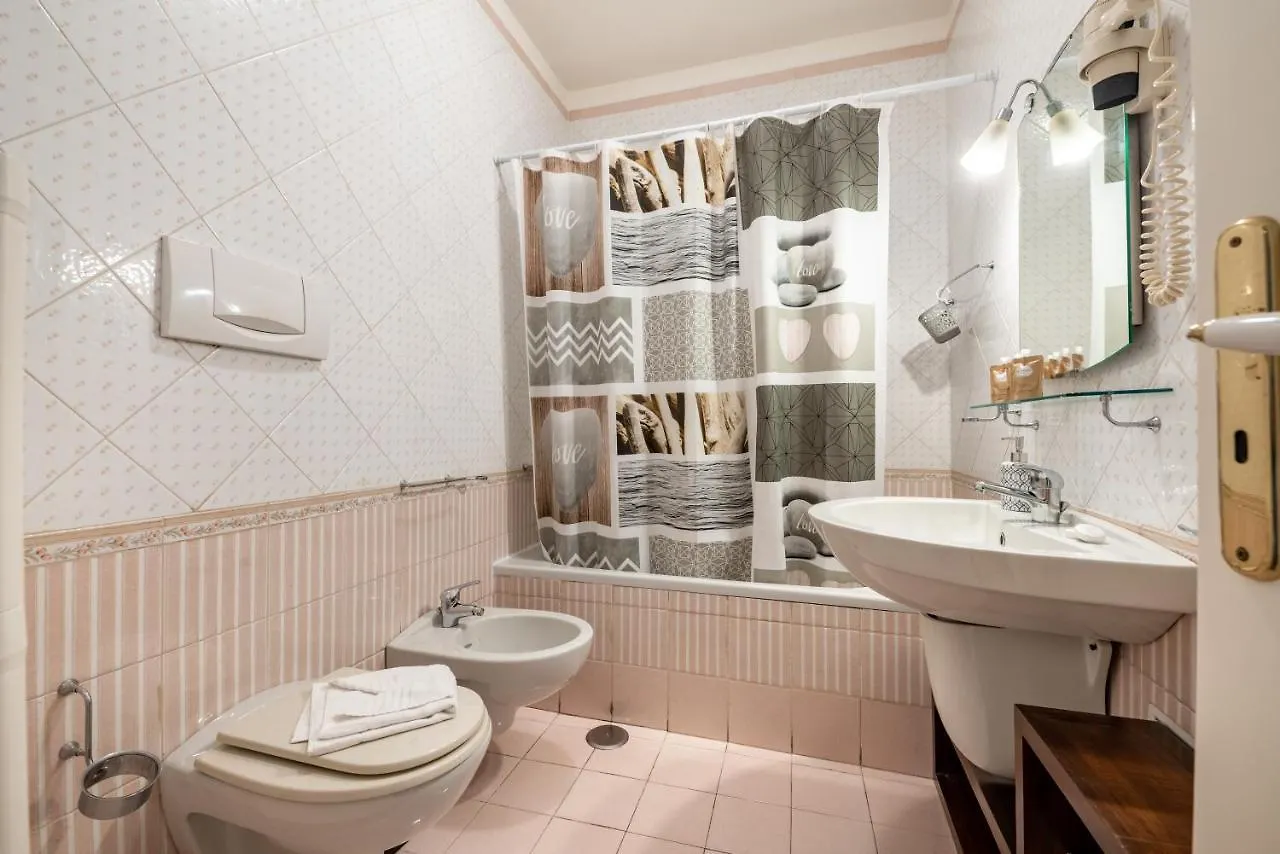 Central & Comfy Apartment With Veranda Bari