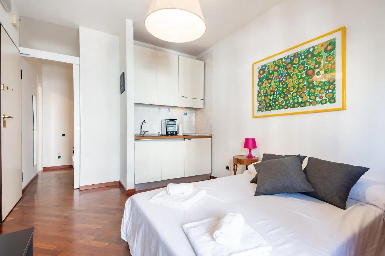 Central & Comfy Apartment With Veranda Bari