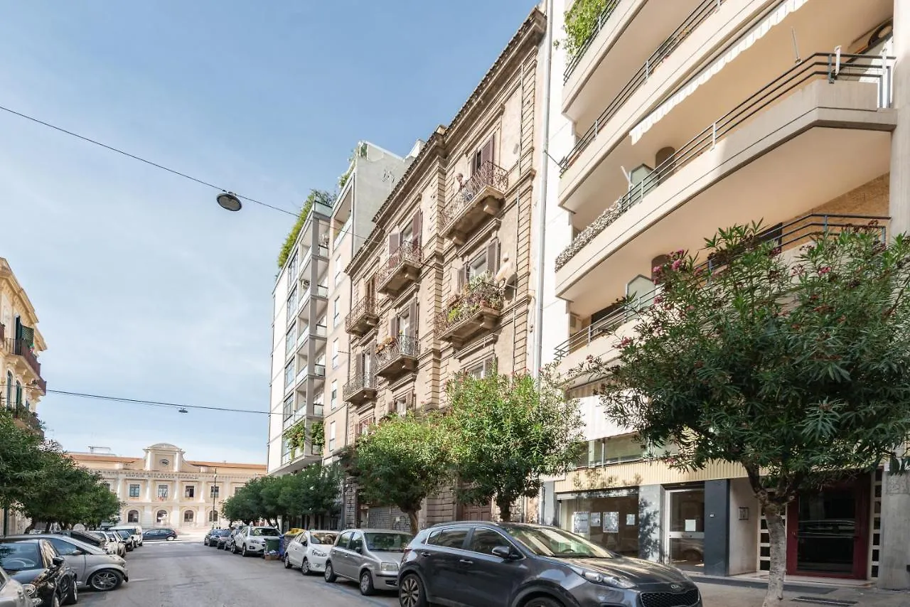 Central & Comfy Apartment With Veranda Bari