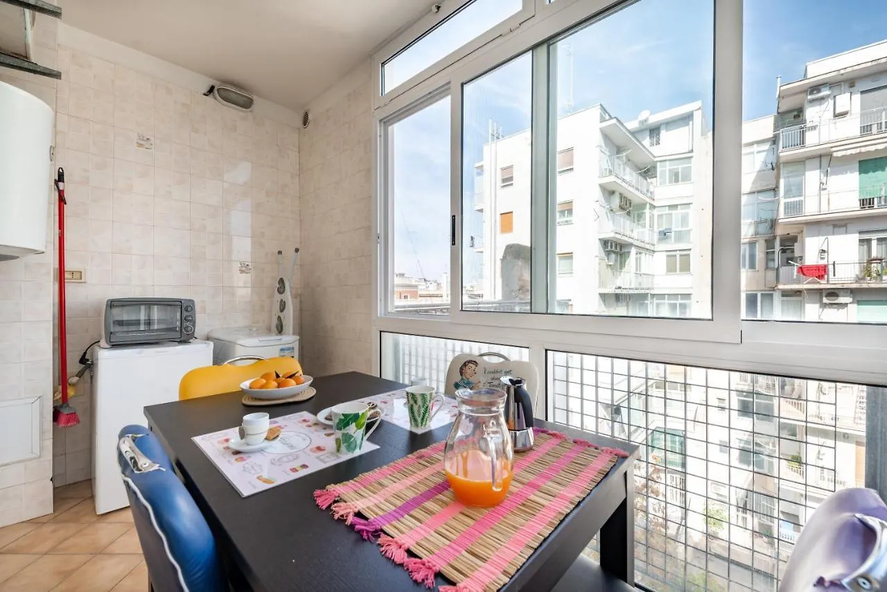 Central & Comfy Apartment With Veranda Bari 0*,  Włochy